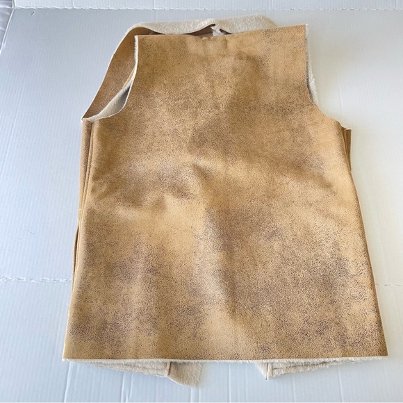 Ecote Urban Outfitters Brown and Cream Faux Shearling Vest - Picture 10 of 12